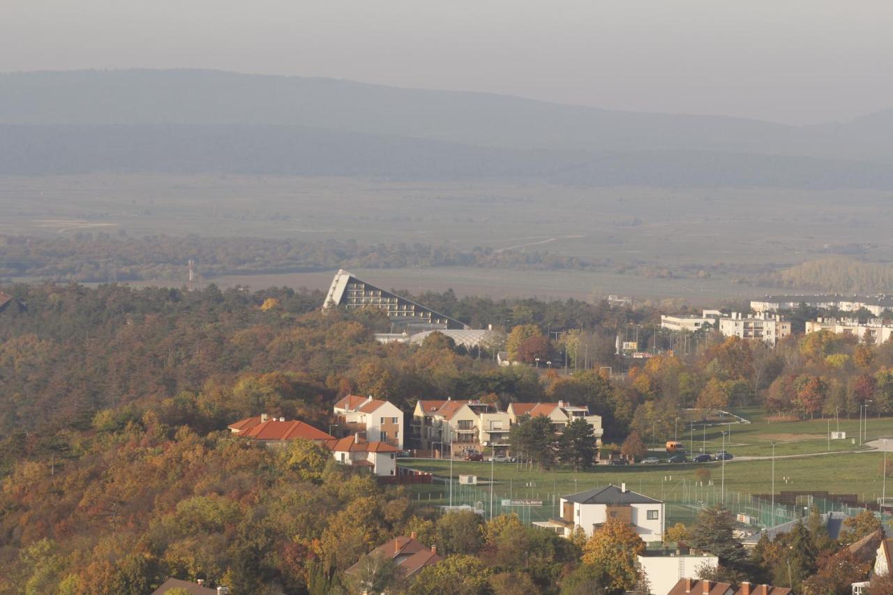 Superb Apartment With Incredible View At The Best Location Veszprém Eksteriør billede